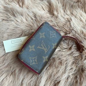 RARE Louis Vuitton Small Zippy Wallet